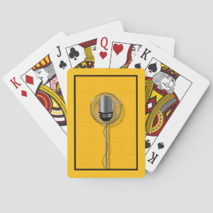 Retro mikrofon på djärkgul bakgrund casinokort