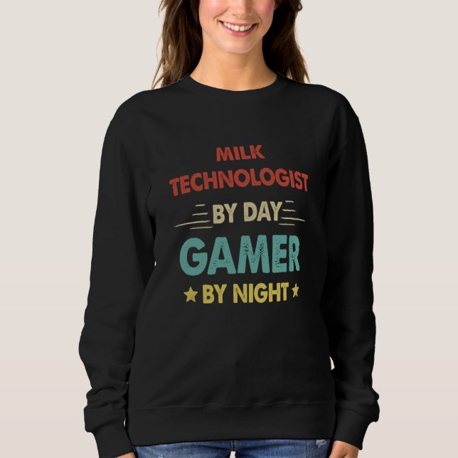 Retro Milk Technologist By Day Gamer By Night T Shirt (Framsida)