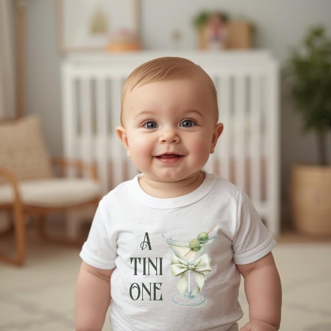 Retro Minimalist A Tini One Martini Baby Shower T Shirt (Skapare uppladdad)