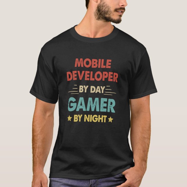 Retro Mobile Developer by Day Gamer by night T Shirt (Framsida)