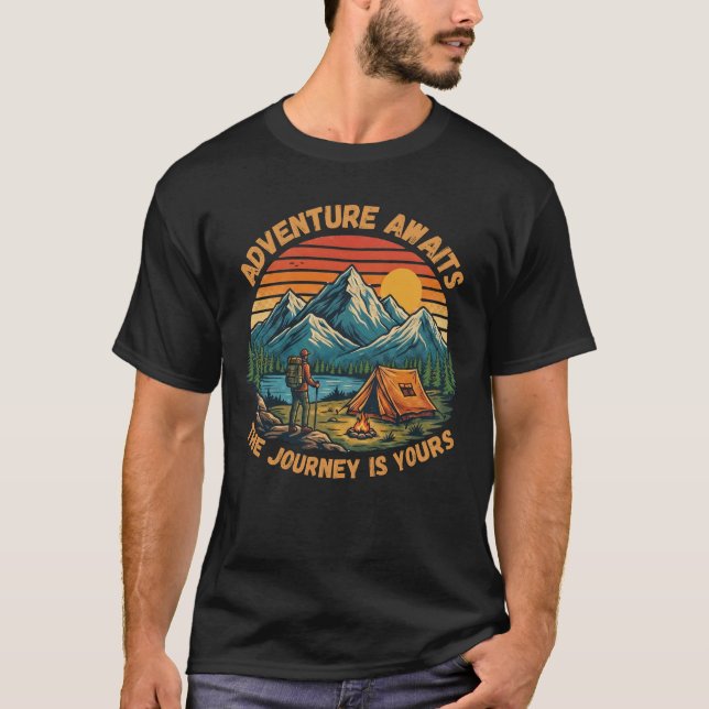 Retro Mountain Camping Hiking Adventure T Shirt (Framsida)