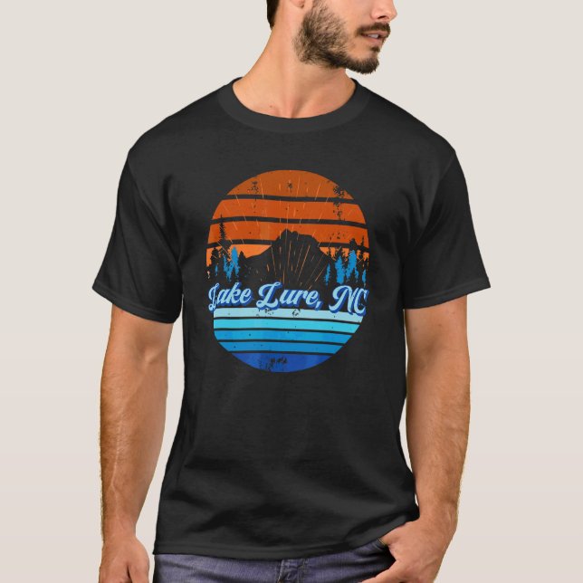 Retro Mountain Sunset Sjö Sjö Lure Nc T Shirt (Framsida)
