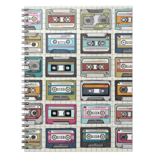 Retro Music Cassette: Nostalgic Icon Anteckningsbok