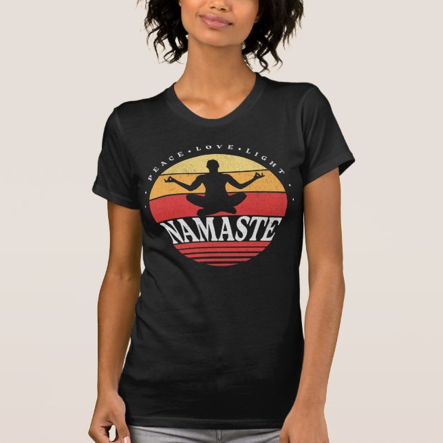 Retro Namaste, yoga pose T Shirt (Framsida)