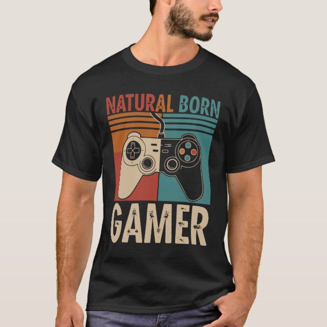 Retro Natural Born Gamer Funny T Shirt (Framsida)