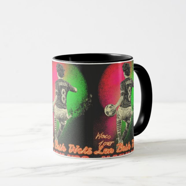 Retro Neon Striker – 80s Vaporwave Soccer Mug Mugg (Framsida höger)