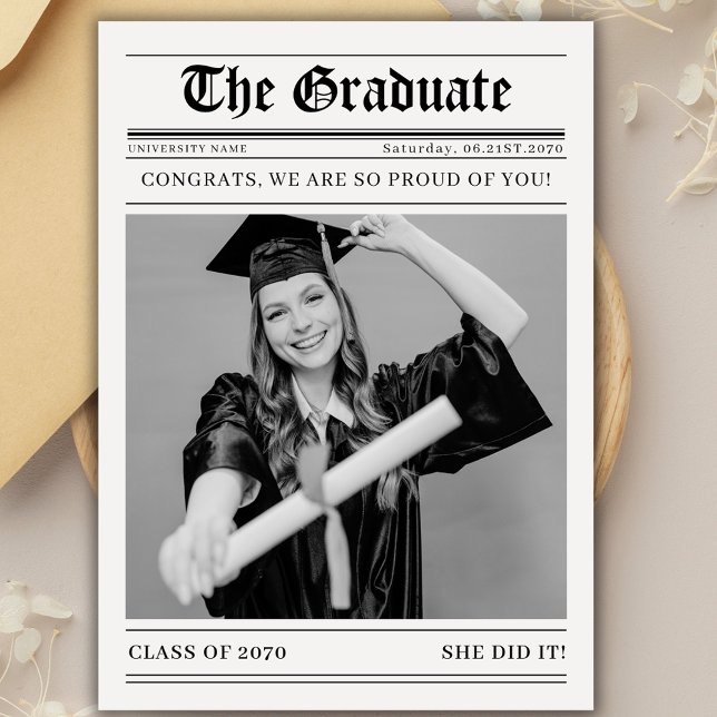 Retro Newspaper 2026 Graduation Photo Announcement (Skapare uppladdad)