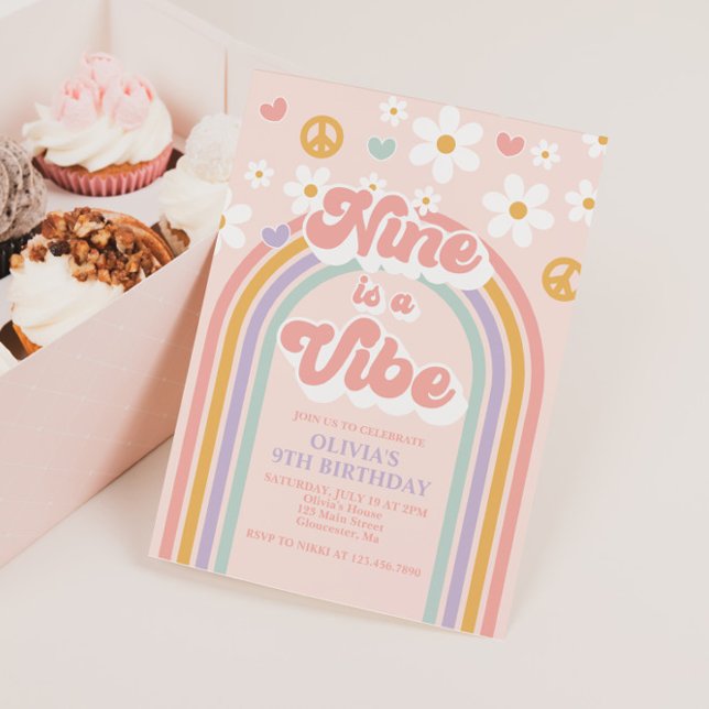 Retro Nine är en vibe Rainbow 9:e födelsedagen Inbjudningar (Skapare uppladdad)