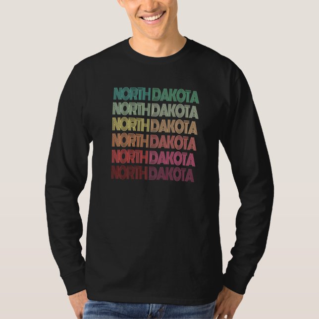 Retro North Dakota Hemstatens Rötter Fargo Familj  T Shirt (Framsida)