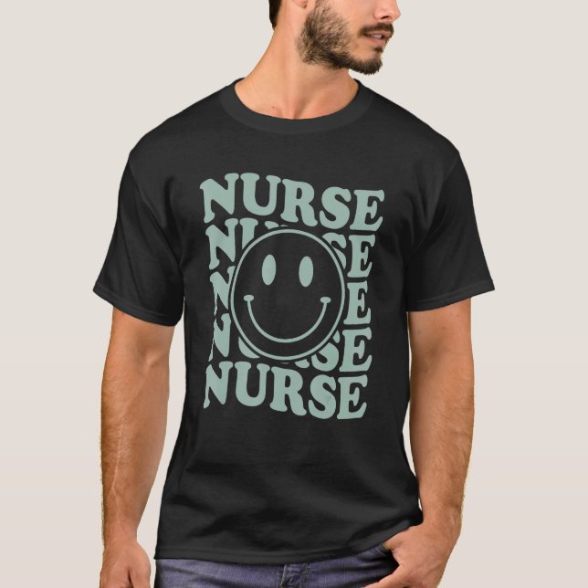 Retro Nurse Nurse Lycklig Ansikte Preppy Aesthetic T Shirt (Framsida)