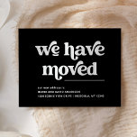 Retro och Boho | Meddelande om svart Flytta Vykort<br><div class="desc">I trendiget säger Bho stil flytta att "vi har flyttat" i retro white typography på en vanlig mörk svart bakgrund. Det perfekta snyggten att låta vänner och familj veta att du har ett nytt hem.</div>