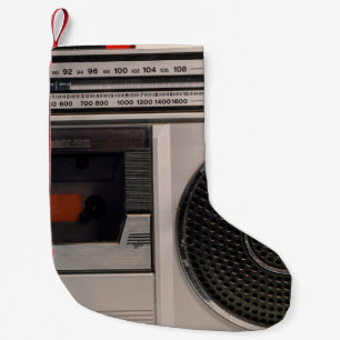 Retro omoderdaterad bärbar stereo-radiokassettretu liten julstrumpa