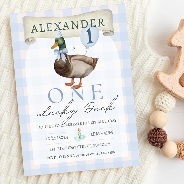 Retro One Lucky Anka 1st Birthday Blue Gingham Inbjudningar (One Lucky Duck 1st Birthday Blue Gingham Invitation for Boy )