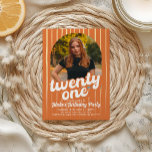 Retro Orange 21:a födelsedagsinbjudan Inbjudningar<br><div class="desc">Kasta en djärv och roligt firande med den här Retro-Orangen 21:a födelsedagsinbjudan! Designad med vintage 70-talets flair och ett dynamiskt orange färg är det enkelt att anpassa högerna i webbläsaren utan att speciell software krävs. Välj mellan olika storlekar och pappra typer till kostym stil. Snabb utskrift och leverans säkerställer att...</div>