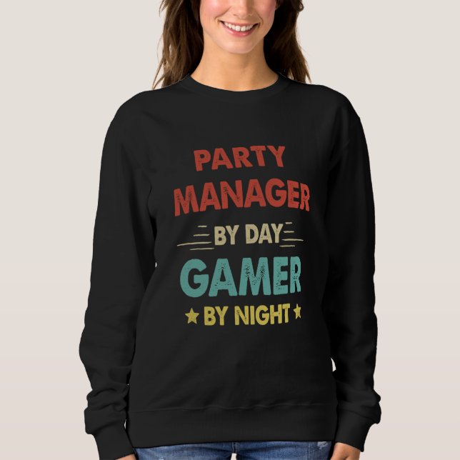 Retro Party Manager By Day Gamer By Night T Shirt (Framsida)