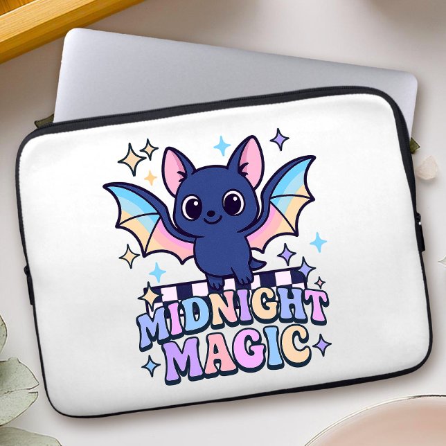 Retro Pastelcore Cute Halloween Fladdermus & Check Laptop Fodral (The midnight magic kawaii bat design shines with retro pastel charm.)