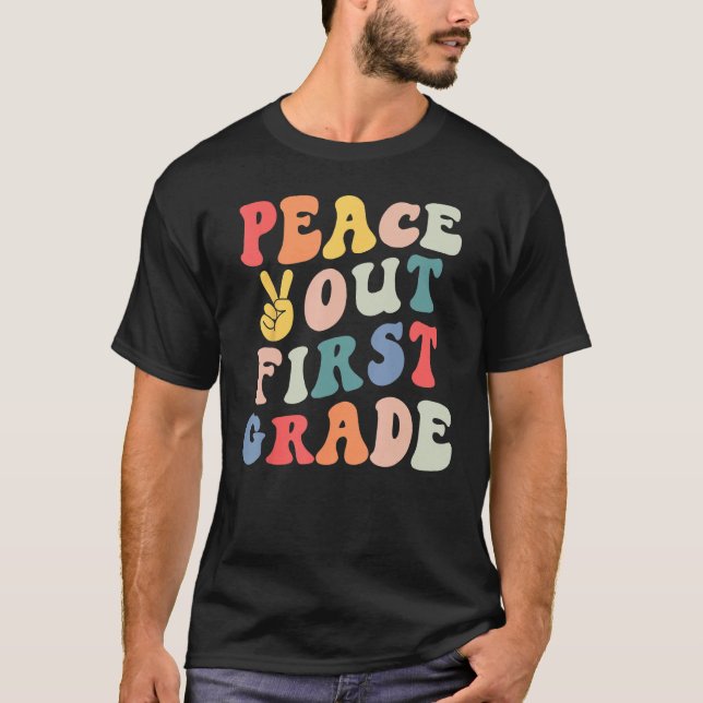 Retro Peace Out First Grade Teacher Last Day Of Sc T Shirt (Framsida)