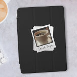 Retro Photo Ram Personlig Black ipad cover iPad Mini Skydd<br><div class="desc">En enkel svart bakgrund med vintagens snabbbild och plats för det översta fotot och namn. Jag använde mitt "svarta kaffe" som ett ställe-kort till din. Du kan lägga till dig själv, ditt sällskapsdjur eller dig själv och ditt sällskapsdjur. Alla kvadratiska bilder som du gillar. Du kan också lägga till din...</div>