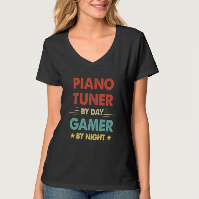 Retro Piano Tuner By Day Gamer By Night T Shirt (Framsida)