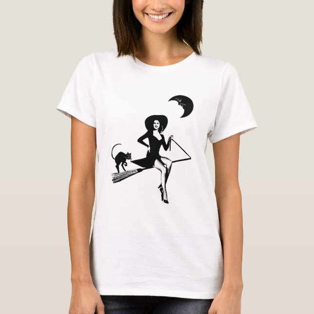 Retro pinup Flicka Witch Riding broom Black cat ar T Shirt (Framsida)