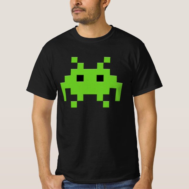 Retro Pixel Alien T-Shirt - Classic Arcade Gamer T (Framsida)