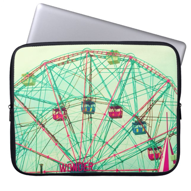 Retro Pop Summer Carnival Laptop Fodral (Framsidan)