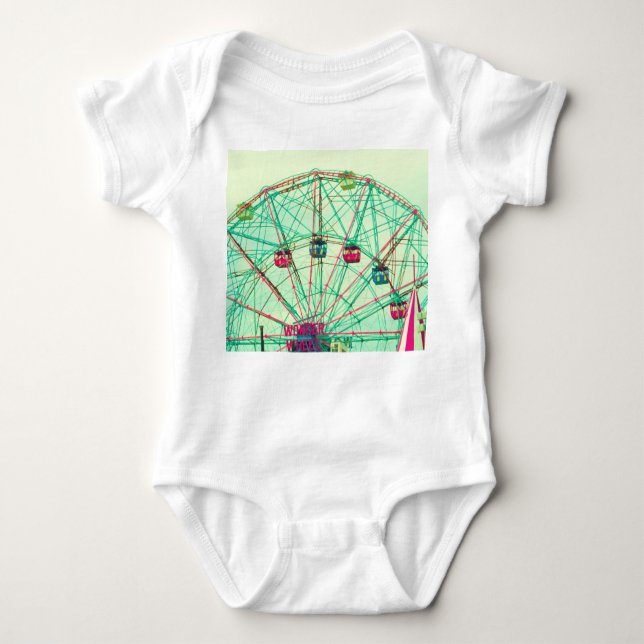Retro Pop Summer Carnival T Shirt (Framsida)