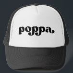 Retro Poppa Black och White Keps<br><div class="desc">"poppa" i stil-teckensnittet,  färg är redigerbart,  lägg till ditt eget namn om du vill och välj hatma stil.</div>