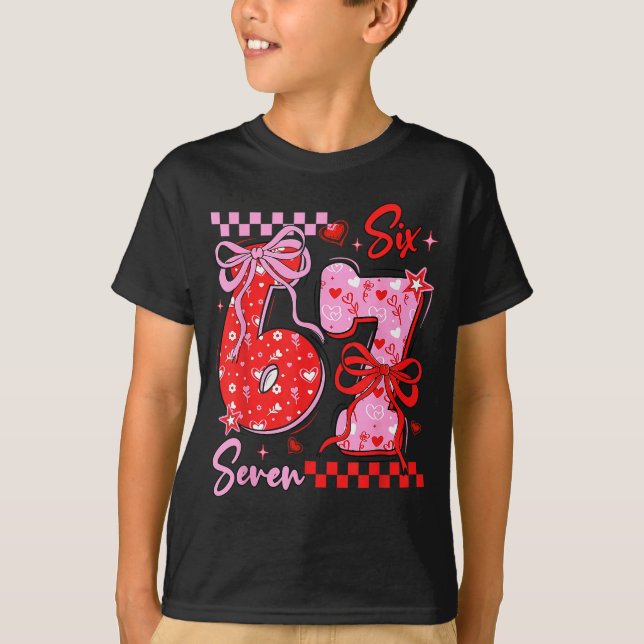 Retro Preppy Coquette Bow 6 7 Six Seven Love Valen T Shirt (Framsida)