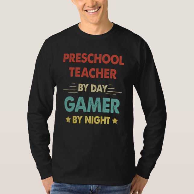 Retro Preschool Teacher By Day Gamer By Night T Shirt (Framsida)