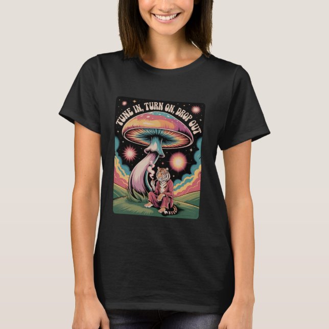 Retro Psychedelic Tiger Mushroom Cosmic Vibes T Shirt (Framsida)