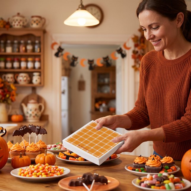 Retro Pumpa Orange Gingham Halloweenfest Pappersservett (Customize to change your personalized text size or style.)