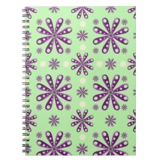 Retro Purple flowers on Green Background   Anteckningsbok