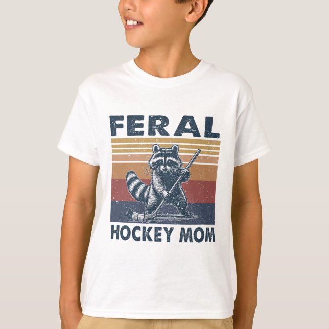 Retro Raccoon Feral Hockey Mom Hockey Player Trash T Shirt (Framsida)