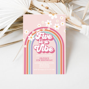 Retro Rainbow Fem är en vibe femte födelsedag Inbjudningar