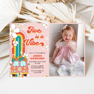 Retro Rainbow Fem är en Vibe Groovy 5:e födelsedag Inbjudningar