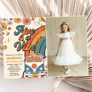 Retro Rainbow Fem är en Vibe Groovy 5:e födelsedag Inbjudningar