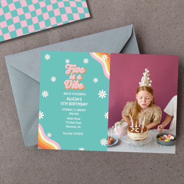 Retro Rainbow FIVE är en Vibe Groovy 5:e födelseda Inbjudningar (Skapare uppladdad)