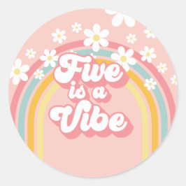 Retro Rainbow FIVE är en Vibe Groovy 5:e födelseda Runt Klistermärke