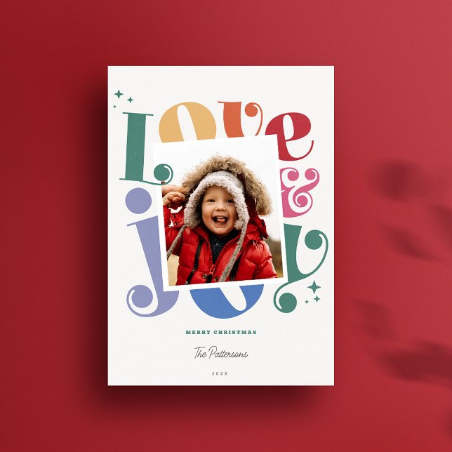 Retro Rainbow Kärlek och Glädje 1 foto Jul Julkort (Custom Love and Joy Colorful  modern rainbow 1 photo holiday card shown on a bright red background)