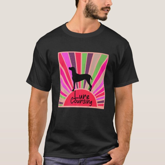 Retro Rainbow Lure Coursing Hund T Shirt (Framsida)