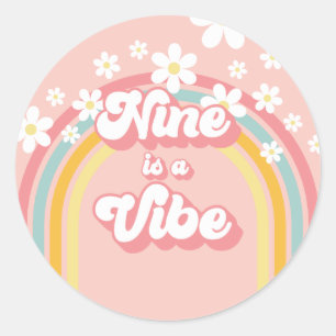Retro Rainbow Nine är en stämning Groovy 9-årsdag Runt Klistermärke