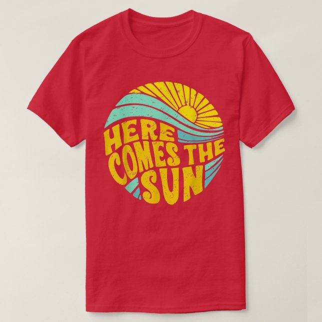 Retro Rainbow Sunrise här kommer hit: Sol är posit T Shirt (Design framsida)