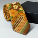Retro Rand och Funky Flowers med eget namn Slips<br><div class="desc">En roligt med blommor i funky och bakgrunden i rand. En bakåtformad utformning med avokado-grönt,  bruna och orange-skuggor.</div>