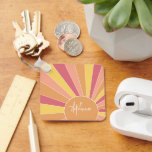 Retro rand soluppgång - pastellregnbågsskript namn nyckelring<br><div class="desc">En färglös,  reflekterande soluppsdesign i rand med pastel färg. Rand är pasteller - rött,  orange,  gult och ljusblått. Lägg till ditt namn eller monogram för att göra detta till en personlig nyckelkedja som kommer att framträda bland dina vänner. Namn är ett trendig skript i vitt.</div>