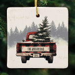 Retro Red Play-Anpassningsbarna i Lastbil Namn Julgransprydnad Keramik<br><div class="desc">Deka salarna med vår gamla roliga julprydnad lastbil! Personlig med din familj namn,  det är den perfekt festliga beröringen som tillför charm och nostalgi till din helgdag denna säsong.</div>