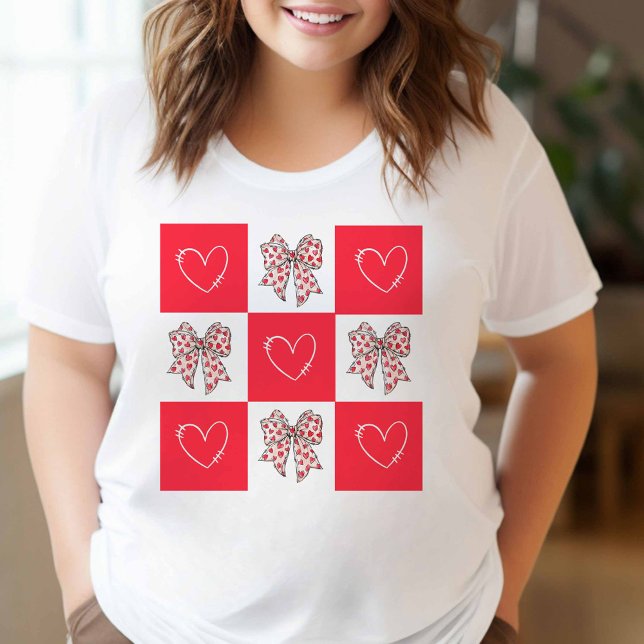 Retro Röd Coquette Bow Hjärtat Rutig T Shirt (Red Checkered Coquette Bows and Hearts)