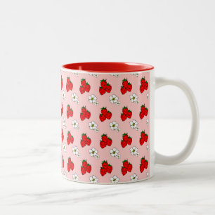Retro röd jordgubbs- och blommönstrad mugg