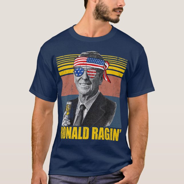 Retro Ronald Ragin Reagan Funny 4:e juli-teamet T Shirt (Framsida)