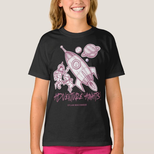 Retro Rosa Black Space Travel Rocket Astronaut T Shirt (Framsida)
